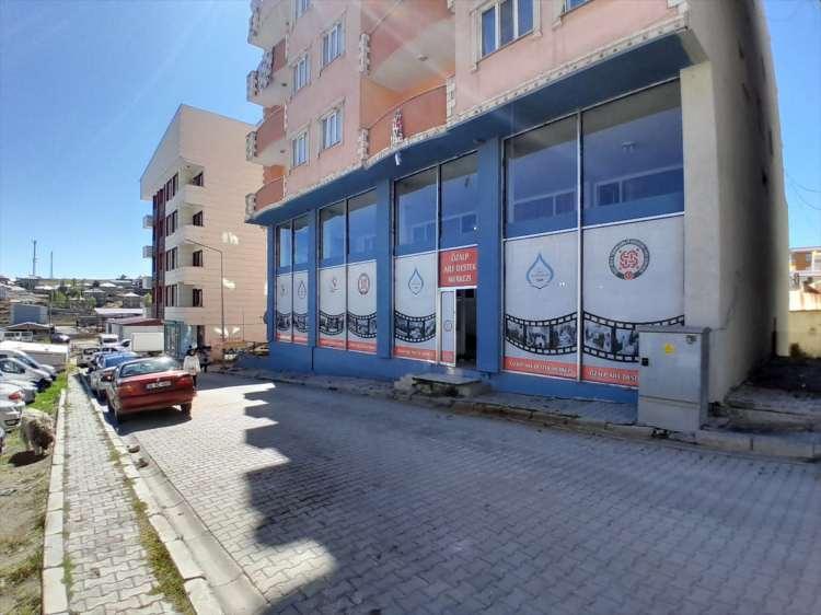 <p>Kent sakinlerinden Faruk Sevgi de üzerinden 9 yıl geçmesine rağmen o günlerin acısını yüreğinde taşıdığını vurguladı. Saldırılarda herkese büyük zarar verildiğine dikkati çeken Sevgi, okulların ateşe verilmesinden dolayı eğitimin aksadığını dile getirdi.</p>
