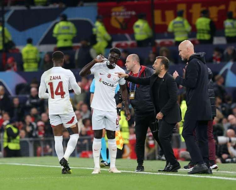 <p>DAILY MAIL</p>
<p>"Okan Buruk - 7.5/10: Galatasaray'ın patronu için ne gece ama! Manchester'da antrenman yaparlarsa United'ın taktiklerini öğrenebileceğinden çekindiği için uçmadan önce Türkiye'de antrenman yapmak istedi. İkinci yarıda Ten Hag'a karşı üstünlük sağladı ve kazanmayı hak ettiler"</p>