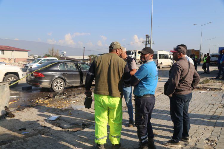 <p>Kazada, temizlik işçisi Mehmet Kahraman otomobille çöp kamyonu arasında sıkıştı.</p>
