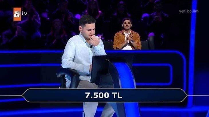 <p>Yarışmaya katılan Arzu Demir isimli yarışmacı, yarışmada oldukça başarılı bir performans sergiledi, ancak yarışmacı Fatih Sultan Mehmet sorusunda elendi.</p>
<p> </p>