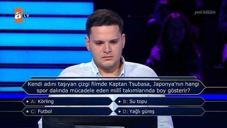 <p>Yarışmacının karşısına, "Türkiye'de başbakanlık veya cumhurbaşkanlığı yapmış bu dört kişiden hangisinin tam adı yanlış yazılmıştır?" sorusu çıktı.</p>
<p> </p>