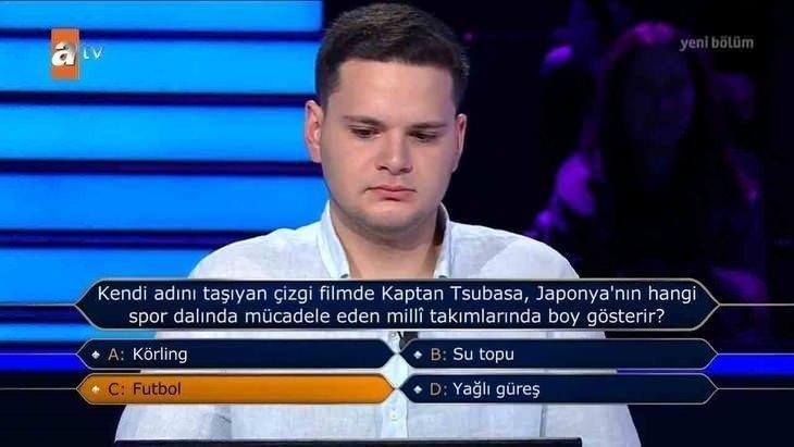 <p>Hem yarı yarıya, hem de çift cevap joker hakkını kullanan yarışmacı, 'C- Mahmut Turgut Özal' cevabıyla 500 bin TL'ye ulaştı.</p>
<p> </p>