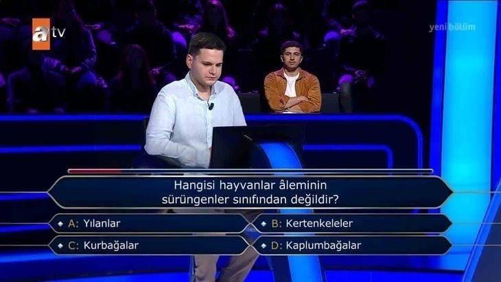<p><strong>1 MİLYONLUK SORUYU GÖRECEK!</strong></p>
<p>Yarışmacı, 1 milyon liralık soruya kadar geldi.</p>