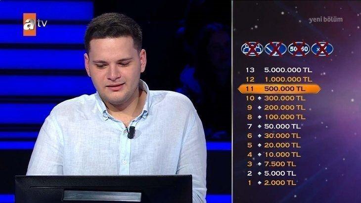 <p>Başarılı genç yarışmadan 500 bin TL ödülü alarak çekildi. Sorunun doğru cevabı ise B şıkkı Osmanlı Devleti olarak açıklandı.</p>
<p> </p>