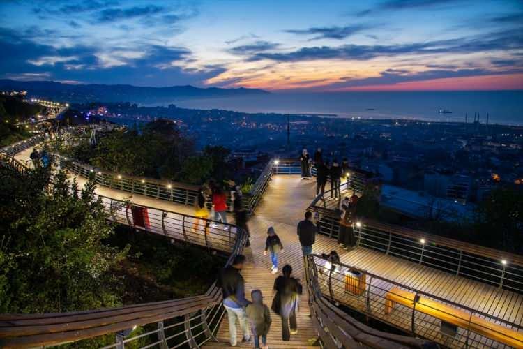 <p>Ürdün’ün 33 bin 886 ziyaretçi ile beşinci olduğu sıralamada İran, Irak, İsrail, Bahreyn ve Rusya Federasyonu sırasıyla Trabzon’a en çok ziyaretçi gönderen ülkeler oldu. </p>