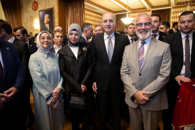 <p>AK Parti Grup Başkanvekili Bahadır Yenişehirlioğlu</p>
