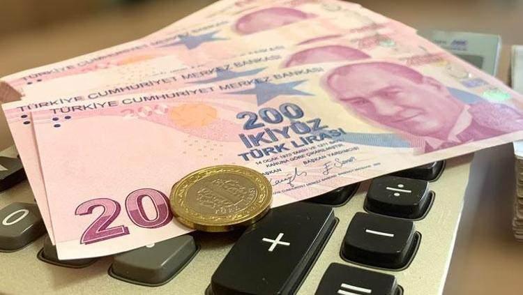 <p>Bunu, Cumhuriyet’in Yüzüncü Yılı nedeniyle, ‘Cumhuriyet’in Yüzüncü Yılı ikramiyesi’ olarak tanımlayanlar da var. Burada gündeme gelen rakam ise 5 bin lira. Bunlar kamuoyunda konuşulan rakamlar. Henüz resmi bir açıklama yapılmadı.</p>

<p> </p>
