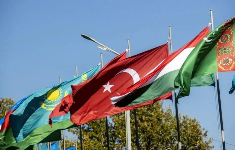 <p>Kırgızistan Cumhurbaşkanlığı İdaresi Dış Politika Dairesi Başkanı Muratbek Azımbakiyev, Rusya Devlet Başkanı Vladimir Putin'in Kırgızistan'a resmi ziyarette bulunacağını bildirdi.</p>