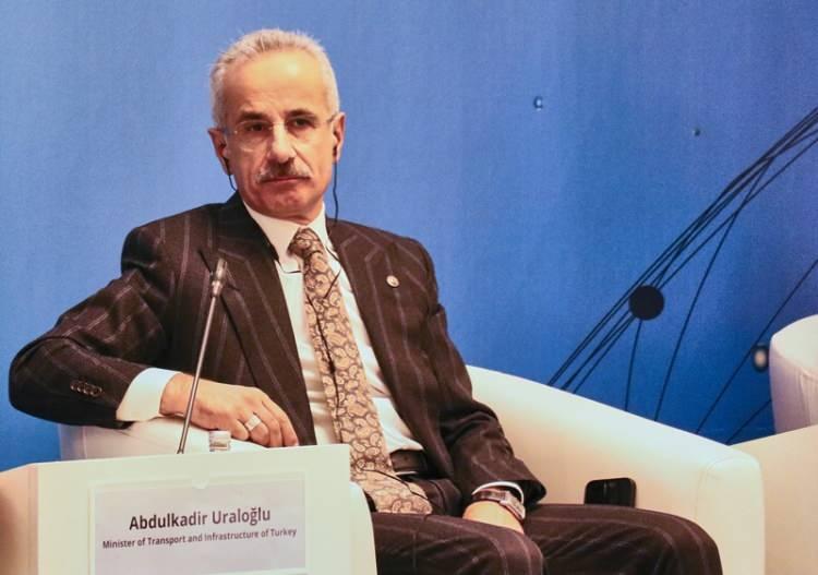 <p>Bakan Uraloğlu, bölge ülkeleriyle hizmete açtıkları Bakü-Tiflis-Kars (BTK) Demir Yolu Hattı'nın Türk dünyası ülkeleri arasında stratejik öneme sahip, ekonomik kalkınma ve refah için de büyük bir proje olduğunu belirtti. Bu demir yolu güzergahının bölge ülkeleri arasında yeni bir dönem başlattığını vurgulayan Uraloğlu, şöyle devam etti:</p>