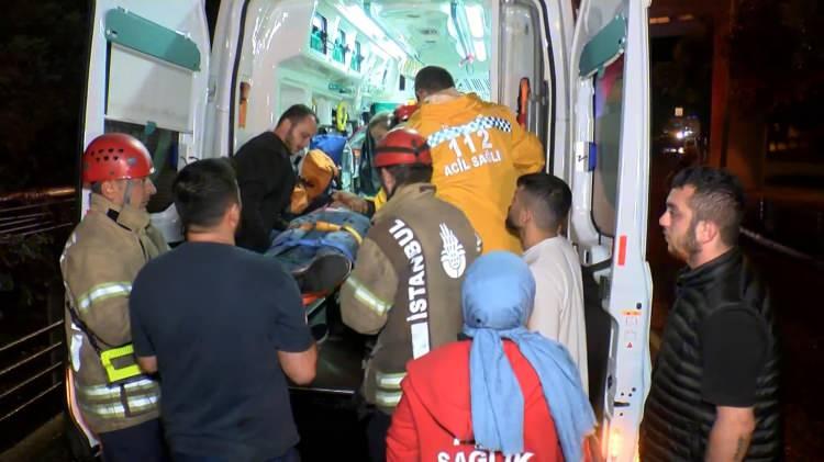 <p>Daha sonra yıldırım gibi bir ses duyduk. Dışarı baktığımızda çığlık sesi duyunca koşarak arkadaşlarımla indim. Sanırım tünelden hızlarını alamamışlar. Bir kurye arkadaşın dediğine göre 200 ile geliyorlardı. Virajı alamadıkları için de çarpmışlar duvara. İçeride 4 kişi vardı. Biri ağır yaralıydı, sürücü çıkamamıştı. Kalan üçü dışarıdaydı. Diğerlerinin durumu iyiydi de sürücünün durumu iyi değildi" dedi. </p>
