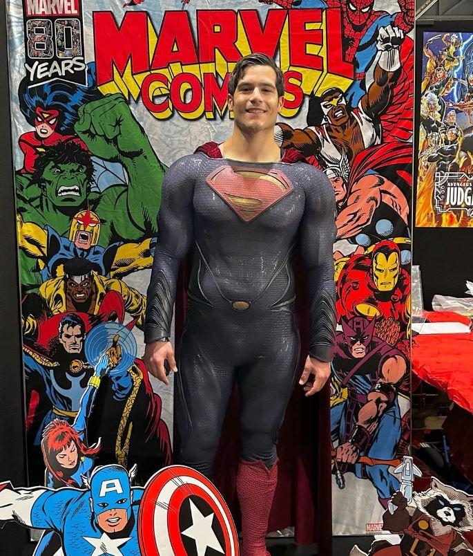 <p><span style="color:#000000"><strong>Superman şehir hatları motoruyla Beşiktaş'tan Kadıköy'e oradan da Nişantaşı'na geçen Yıldız'ı gören vatandaşlar, yoğun ilgi gösterdi.</strong></span></p>
