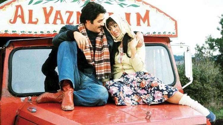 <p><span style="color:#000000"><strong>Kadir İnanır ve Türkan Şoray'ın başrollerini paylaştığı yapım, yıllar geçmesine rağmen hala daha en sevilen Türk filmlerinden biri olarak kabul ediliyor.</strong></span></p>