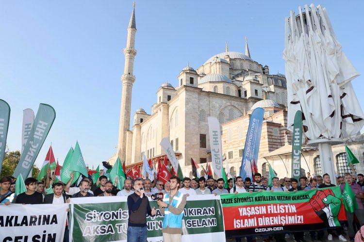 <p>Göstericiler, Filistin direnişine destek mesajlarının verildiği diğer konuşmaların ardından dağıldı.</p>

<p> </p>
