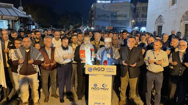 <p><strong>KONYA</strong></p>
<p>Anadolu Gençlik Derneği (AGD) Konya Şubesi öncülüğünde, Şerafettin Camii önünde, ellerinde Filistin bayrakları ve pankartlarla toplanan vatandaşlar, Filistin'e destek çağrısı yaptı.</p>
<p> </p>