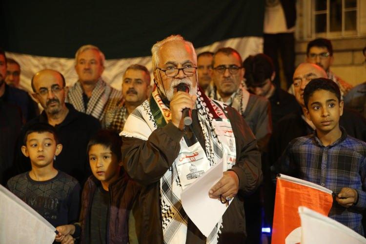 <p>Kentteki bazı sivil toplum kuruluşu temsilcileri ve vatandaşlar Nevşehir İHH İnsani Yardım Derneği öncülüğünde Alibey Camisi önünde bir araya geldi.</p>
<p> </p>