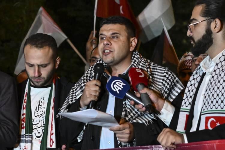 <p>İsrail B&uuml;y&uuml;kel&ccedil;ilik Konutu &ouml;n&uuml;nde toplanan AGD &uuml;yeleriyle bazı vatandaşlar, attıkları sloganlarla Filistin'e ve Filistin halkının m&uuml;cadelesine desteklerini dile getirdi.</p>

<p>&nbsp;</p>
