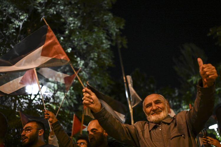 <p>Mescid-i Aksa'nın her g&uuml;n Yahudi işgalciler tarafından d&uuml;zenlenen baskınlarla taciz ve tahkir edildiğini kaydeden Koyuncu, ş&ouml;yle devam etti:</p>

<p>&nbsp;</p>
