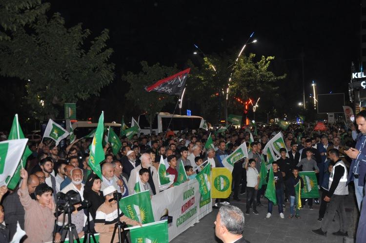 <p>Filistin halkının meşru m&uuml;dafaa hakkını kullandığını kaydeden Durmaz, "Erdemli Filistin halkının haklı m&uuml;cadelesinde muvaffak olması i&ccedil;in dualarımızı g&ouml;nderiyoruz. Y&uuml;ce Allah yardımcıları olsun, onları muzaffer kılsın." dedi.</p>

<p>&nbsp;</p>
