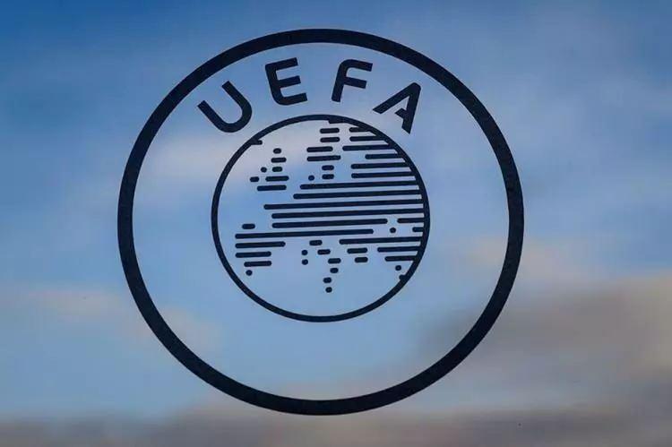<p>UEFA Şampiyonlar Ligi A Grubu'nun ikinci haftasında temsilcimiz Galatasaray, deplasmanda Manchester United'ı 3-2 mağlup etti ve geceyi galibiyetle kapattı. Bu sonucun ardından ülke puanı sıralaması da güncellendi.</p>
<p></p>