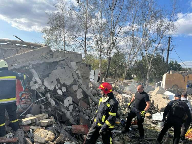 <p>Rusya'ya yanıt vereceklerini vurgulayan Zelenskiy, Avrupa ülkeleri liderleri ile Ukrayna'nın hava savunma sistemlerinin güçlendirilmesi konusunda görüşmeler yürüttüklerini ifade etti.</p>
<p> </p>
