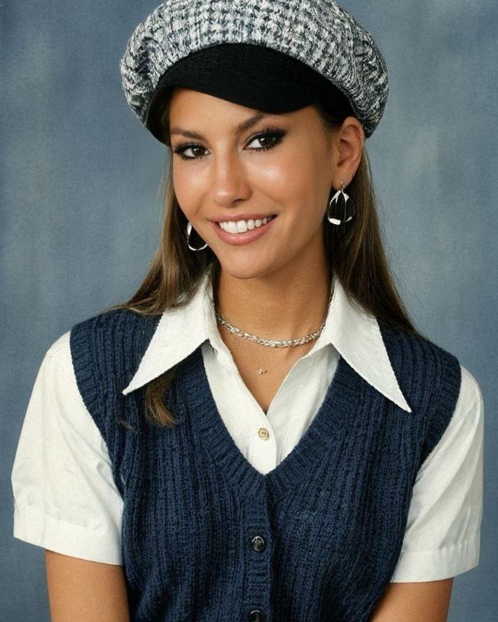 <p><span style="color:#008080"><strong>ÇAĞLA ŞIKEL</strong></span></p>
