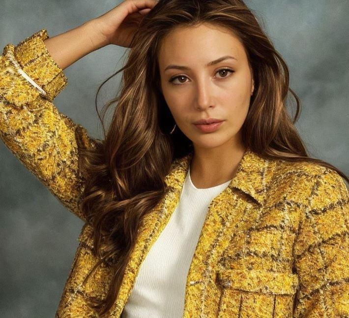 <p><span style="color:#DAA520"><strong>YASMİN ERBİL</strong></span></p>

<p> </p>
