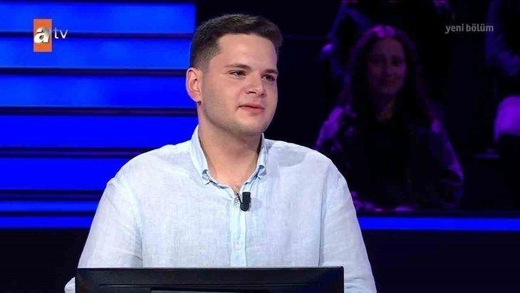 <p>Kenan İmirzalıoğlu'nun sunumuyla ATV'de ekranlara gelen "Kim Milyoner Olmak İster?" yarışması 1 milyon TL değerindeki soru ile başladı.</p>
