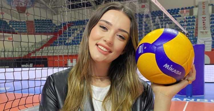 <p>O dönem 17 yaşında olan Zehra Güneş'in yıllar önce konuk olduğu O Ses Türkiye programındaki görüntüleri şaşırttı.</p>
<p> </p>