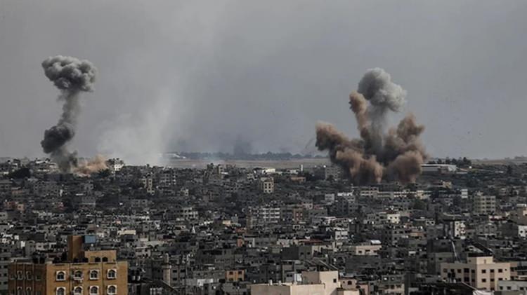 <p><strong>Hamas ile İsrail arasındaki savaş tüm şiddetiyle sürüyor. Bombardıman Gazze Şeridi boyunca geniş çaplı yıkıma ve kaosa neden oldu.</strong></p>