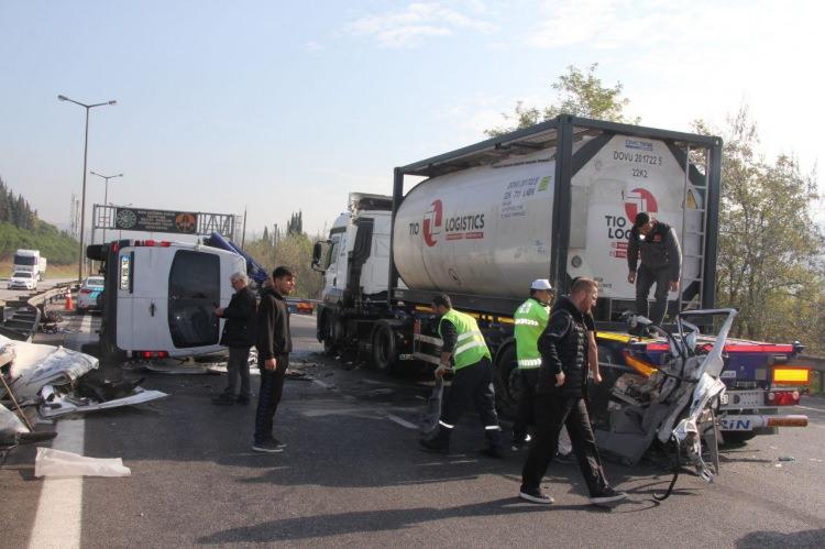 <p>Haber verilmesi üzerine olay yerine itfaiye, polis, sağlık ve Karayolları ekipleri sevk edildi.</p>