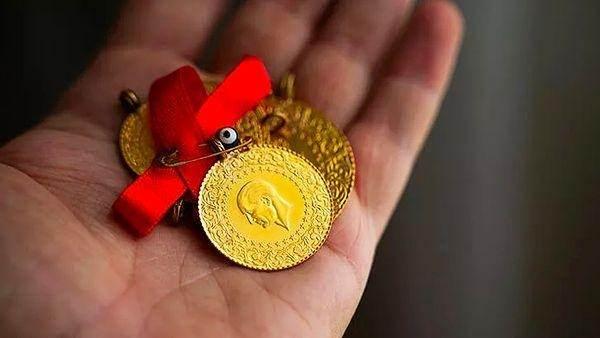 <p> En büyük risk petrol fiyatlarında görülüyor. Petrol fiyatlarının yükselmesi bütün gelişmiş ve gelişmekte olan ülkelerin enflasyonunu pozitif yönde etkiler."</p>
