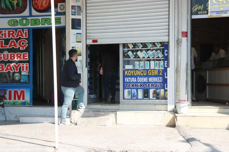 <p>Burada oturanlar gelip kapılarını sökmeye çalışıyorlar eskiciye verip paraya çevirmek için. Bir iki kişinin yaptığı korku ile 24 daire var. Hepsi o korkuyla binayı terk etmiş durumda.”</p>