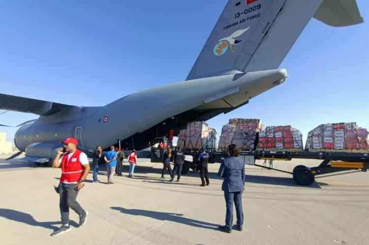 <p>Burada Mısır Kızılayı tarafından hazırlanan Türkiye'nin yardımları, Gazze’nin Mısır’a açılan tek kapısı Refah Sınır Kapısı’ndan Filistin tarafına teslim edilecek.</p>
