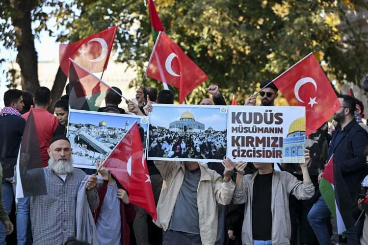 <p>Kutsal "ve seni hayal kırıklığına uğrat, ey Tanrı'nın elçisi."<br />
Tarih, 2023'ün Filistin'deki mazlumların sömürgeci faşizme karşı cesurca durdukları ve evlerini, insanlıklarını ve yaşamlarını savunmak için bağırdıkları yıl olduğunu kayıtlarına ekleyecektir.<br />
Teşekkür ederim, daima iyi olun Allahın iznile zafer bizimdir.</p>