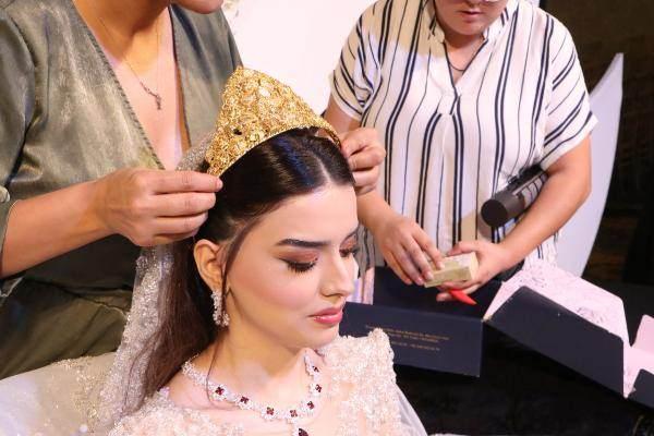 <p>Gece sonunda açılan sandıktan çifte yaklaşık 5 milyon TL nakit para takıldığı hesaplandı.</p>
