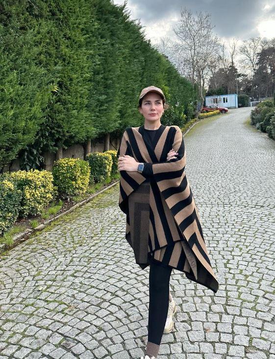 <p><span style="color:#800000"><strong>PAYLAŞIMI KALDIRMADI!</strong></span></p>

<p>Yalnızca Instagram hesabında <strong>1,5</strong> milyon takipçisi bulunan Buse Varol, paylaşımına gelen tepkilere karşı sessiz kaldı. </p>

<p> </p>
