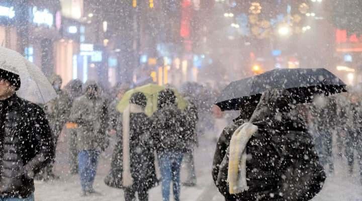 <p><span style="color:rgb(165, 42, 42)"><strong>İSTANBUL'DA KIŞ ÇETİN GEÇECEK</strong></span></p>
<p>İstanbul için yapılan meteorolojik tahminlere göre, şehirde Aralık ayından itibaren yoğun yağışlar bekleniyor. </p>