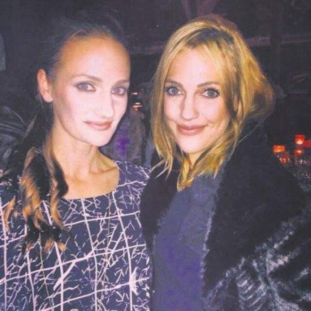 <p><span style="color:#B22222"><strong>MERYEM UZERLİ VE KARDEŞİ CANAN UZERLİ</strong></span></p>
<p> </p>