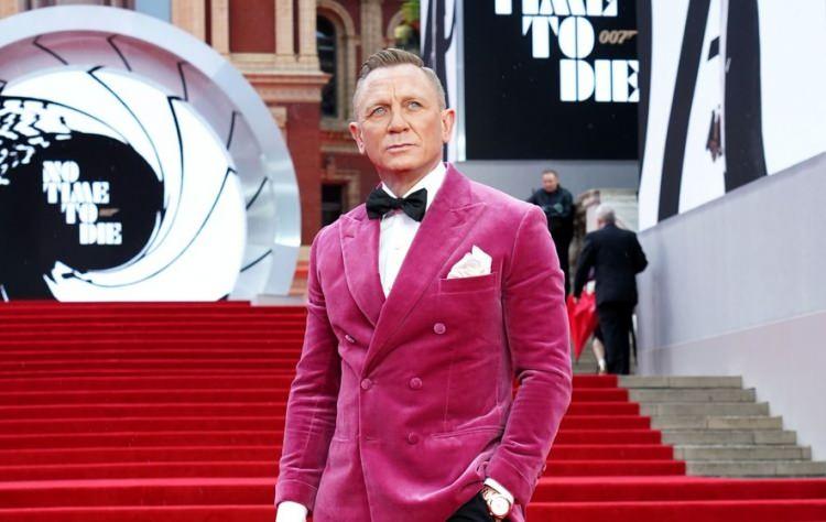 <p><span style="color:#B22222"><strong>Daniel Craig</strong></span></p>
<p><span style="color:#800080"><strong>James Bond yıldızının tüm vücudu 2008 yılında 9,5 milyon dolara sigortalandı.</strong></span></p>