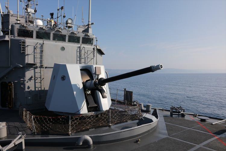 <p>Deniz platformlarının ana silahları arasında yer alan 76/62 milimetre Milli Deniz Topu'nun ilk teslimatı Açık Deniz Karakol Gemisi için yapıldı.</p>
