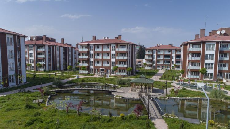 <p>Satışa çıkarılan konutlarda en yüksek bedel ise 775 bin 414 TL olarak belirlendi.</p>
