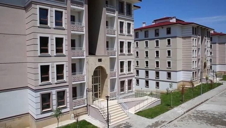 <p>Öte yandan yüzde 40 engelli vatandaşların başvuru yapabileceği Çubuk TOKİ projesinin kuraları da 20 Ekim'de gerçekleşecek. Söz konusu konutlarda yüzde 25 peşinatla 180 ay vade imkânı sağlanıyor.</p>