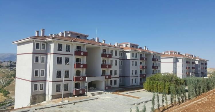 <p>KIRŞEHİR ÇİÇEKDAĞI KONUT PROJESİ DETAYLARI</p>
<p> </p>
<p>Toplu Konut İdaresi Başkanlığı tarafından paylaşılan detaylara göre, Kırşehir Çiçekdağı 3. Etap 205 Konut Projesi kapsamında; 2+1 nitelikli 8 adet konut ve 3+1 nitelikli 4 adet konut olmak üzere toplam 12 adet konut satışa çıkarılacak.</p>
