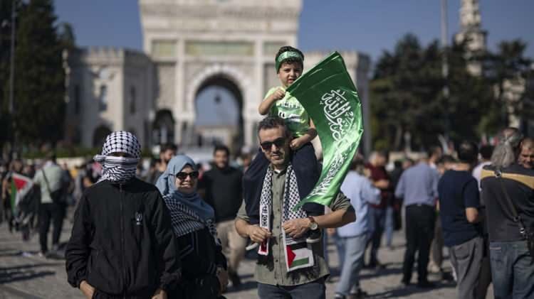 <p>İstanbul'da Filistin'e destek yürüyüşü</p>
