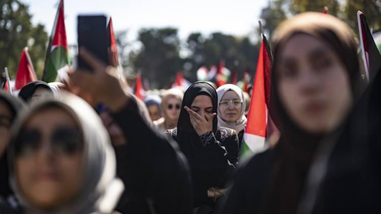 <p>İstanbul'da Filistin'e destek yürüyüşü</p>
