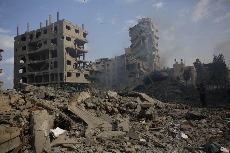 <p>. İsrail, Hamas'a savaş ilan ederken, Gazze'ye hava saldırıları başlattı. İsrail'in Gazze'ye saldırılarında 770 Filistinli vefat ederken, Hamas'ın saldırılarında ise 900 İsrailli öldü. Tel Aviv yönetimi, Hamas'ın sızdığı ve ele geçirdiği 8 noktayı da geri alamadı.</p>