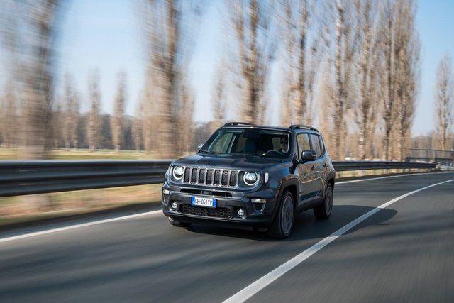 <p>Renegade satın almak isteyenler de ekim sonuna kadar Koç Fiat Kredi'den 200 bin liraya 12 ay, yüzde 0 faizli kredi ve 100 bin liraya varan showroom özel indirimle 1 milyon 460 bin liradan başlayan fiyatlarla yeni araçlarına sahip olabilecek.</p>