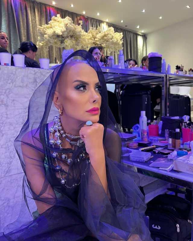 <p><span style="color:#000000"><strong>Bir d&ouml;neme danslarıyla damgasını vuran Tanyeli, uzunca bir s&uuml;redir&nbsp;</strong></span><strong>pankreas kanseriyle</strong><span style="color:#000000"><strong> m&uuml;cadele etmek i&ccedil;in tedavi g&ouml;r&uuml;yor.</strong></span></p>
