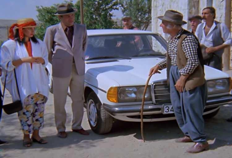 <p><span style="color:#FF0000"><strong>"KEMAL SUNAL'IN MANEVİYATINA SAHİP ÇIKACAK BİRİNE SATACAĞIM"</strong></span></p>

<p><span style="color:#000000"><strong>Arabayı yalnızca parasını veren kişiye değil aynı zamanda Sunal'ın maneviyatına kıymet veren birine satmak istediğini dile getiren Yılmaz, şöyle konuştu:</strong></span></p>

<p><span style="color:#000000"><strong>"İstanbul'da yaşayan bir arkadaşımın vasıtasıyla 2007 yılında bu arabayı almıştım. Alırken arabanın Kemal Sunal'ın olduğunu bilmiyordum. Öğrendiğimde çok mutlu oldum ve o günden sonra arabaya adeta gözüm gibi baktım.</strong></span></p>
