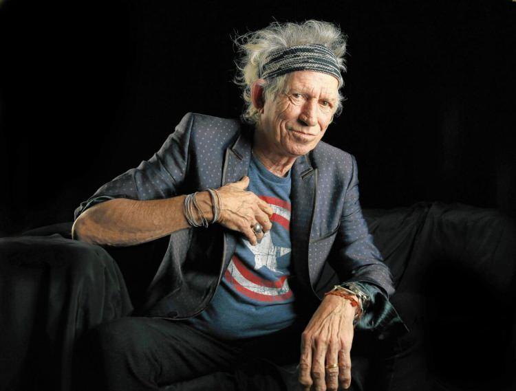<p><span style="color:#B22222"><strong>Keith Richards</strong></span></p>
<p><span style="color:#800080"><strong>Rolling Stones'un gitaristinin elleri 1,6 milyon dolara sigortalandı.</strong></span></p>